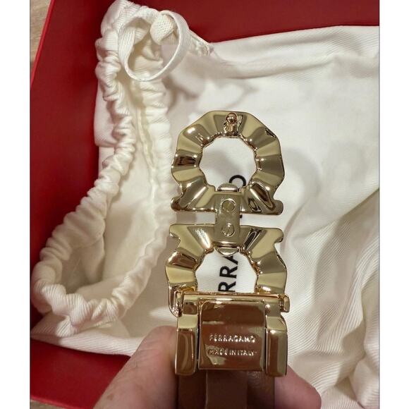 Salvatore Ferragamo Womens Adjustable Reversible Shaped Gancini Belt 85 - Picture 4 of 7